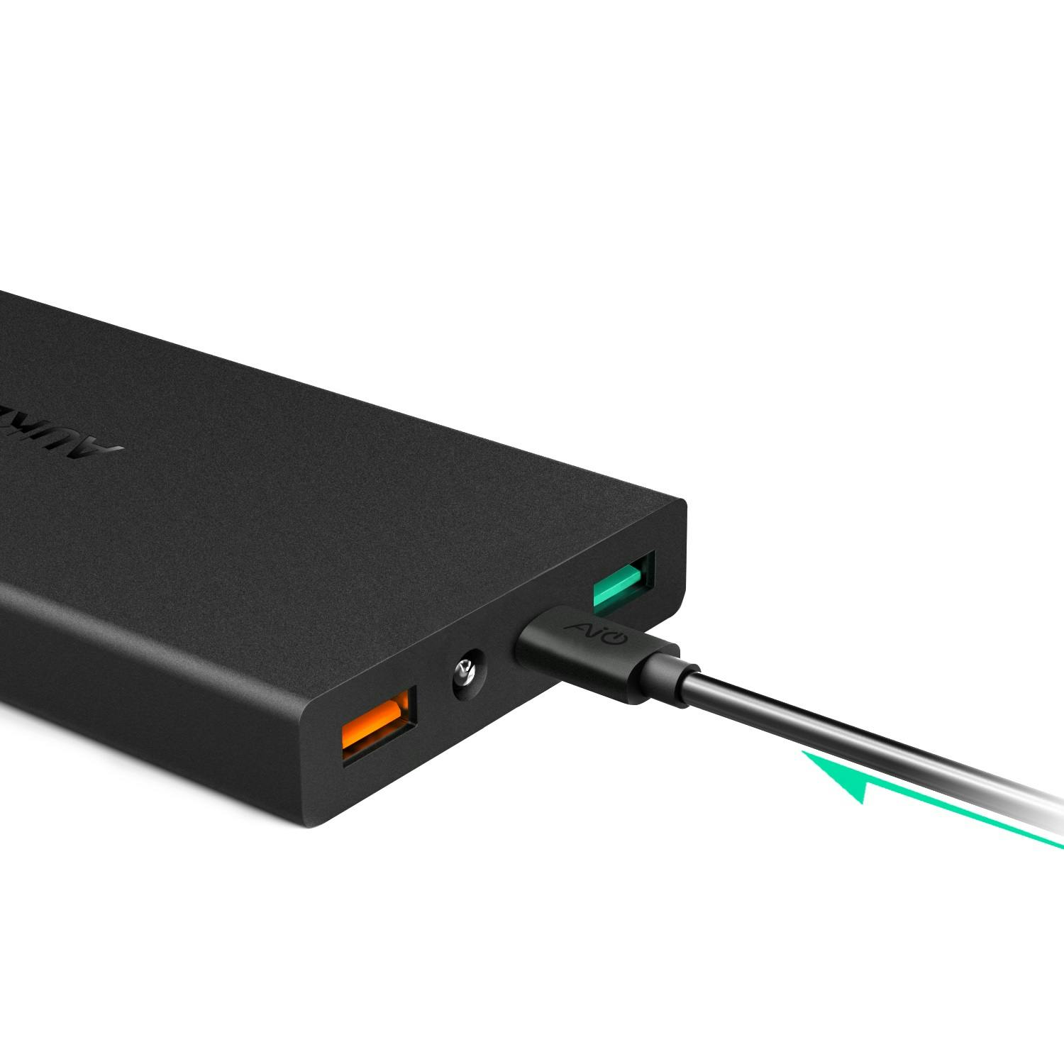 De oranje usb-poort van deze Aukey PB-T9 ondersteunt de technologie Quick Charge 3.0.