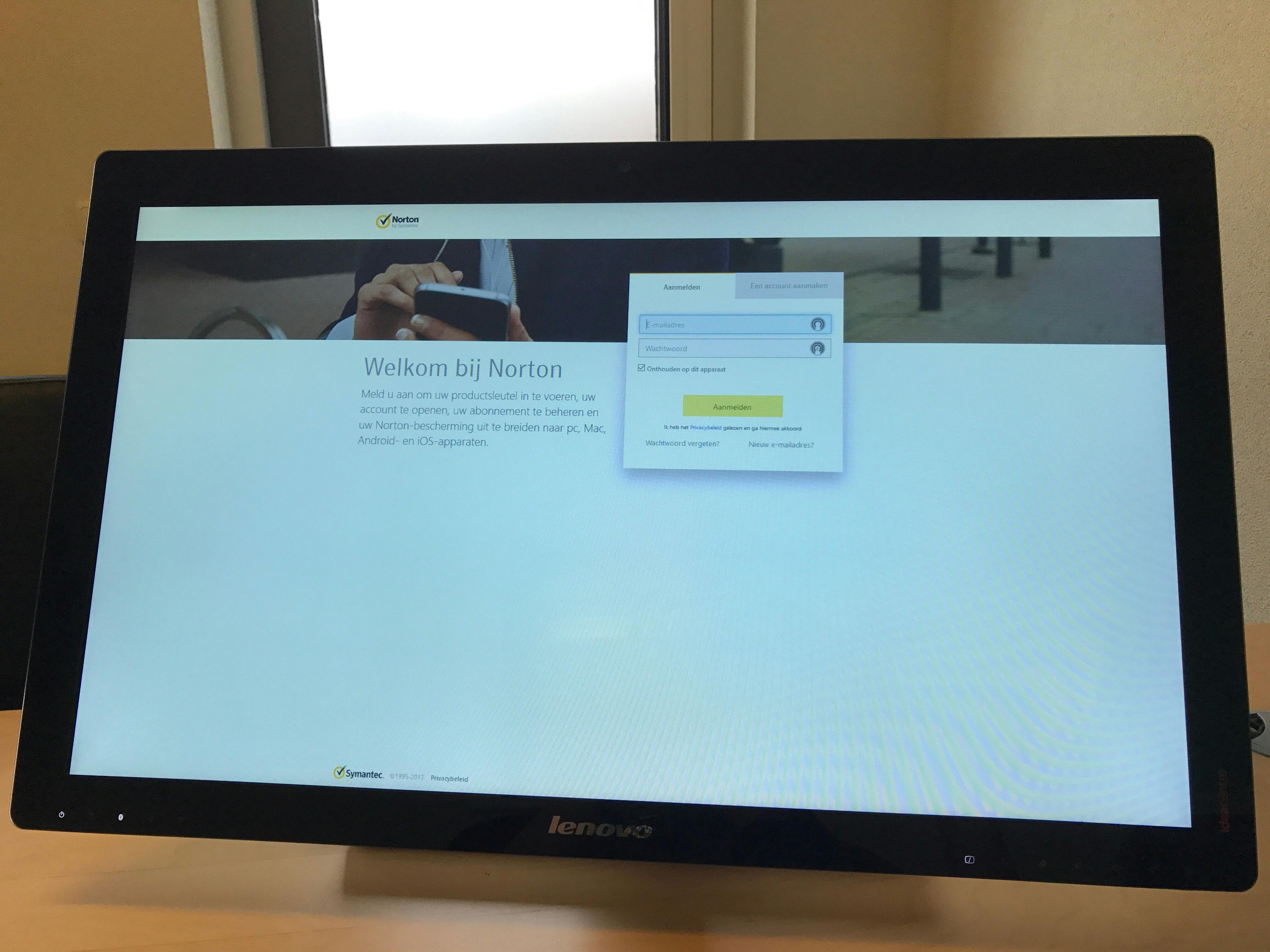 Uiteindelijk via de PC ingelogd op mijn bestaande account om de productsleutel te activeren.