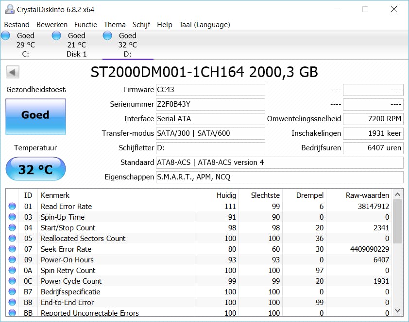 Crystal Disk Info leest de SMART-status uit en geeft de gezondheid van je schijven aan.