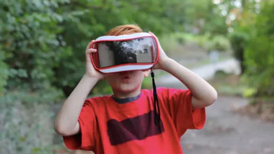 Jongeren krijgen verkeersles met VR-bril