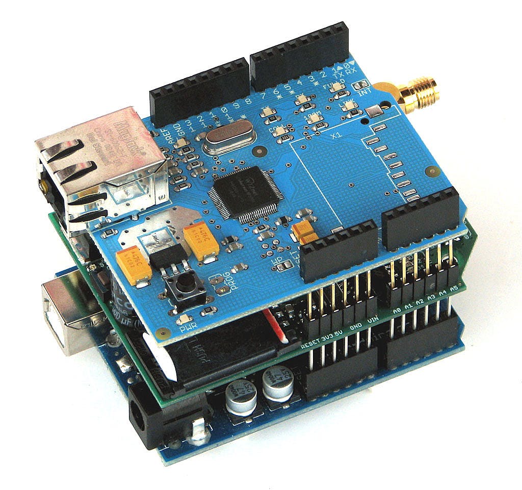 Shields klik je zo op je Arduino-board.