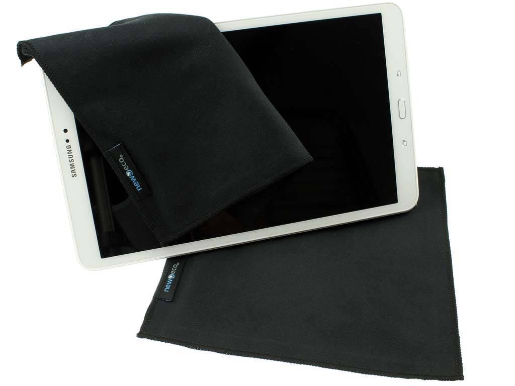 Koop schoonmaakdoekjes om de tablet regelmatig even te reinigen, het blijft een toilet.