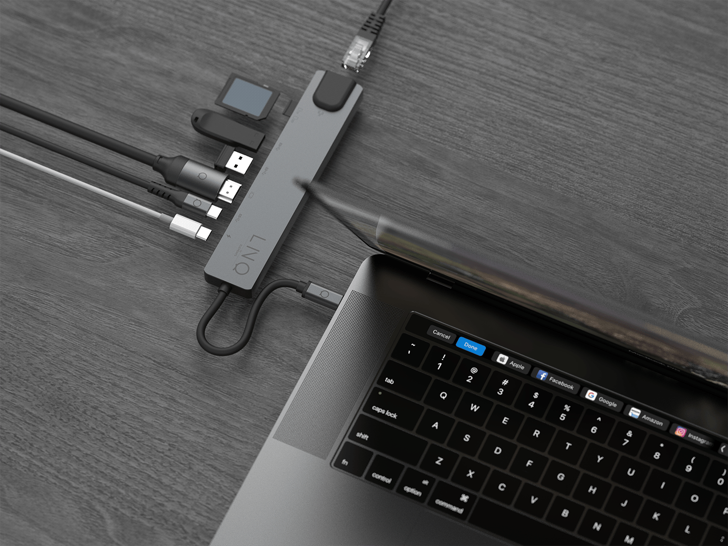 De 8-in-1 geeft je een overvloed aan aansluitingen.