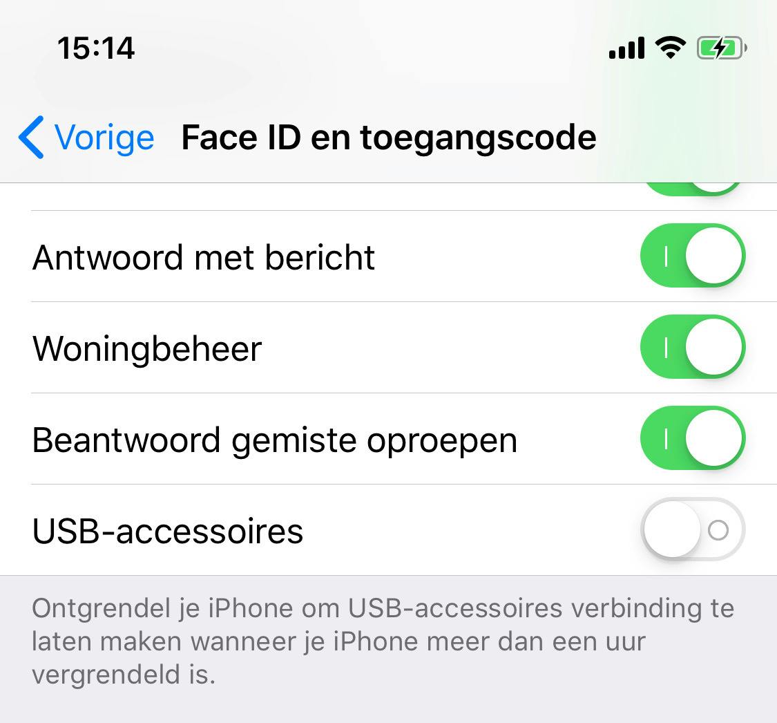 Pas als je iPhone ontgrendeld is, kan een USB-accessoire verbinding maken.