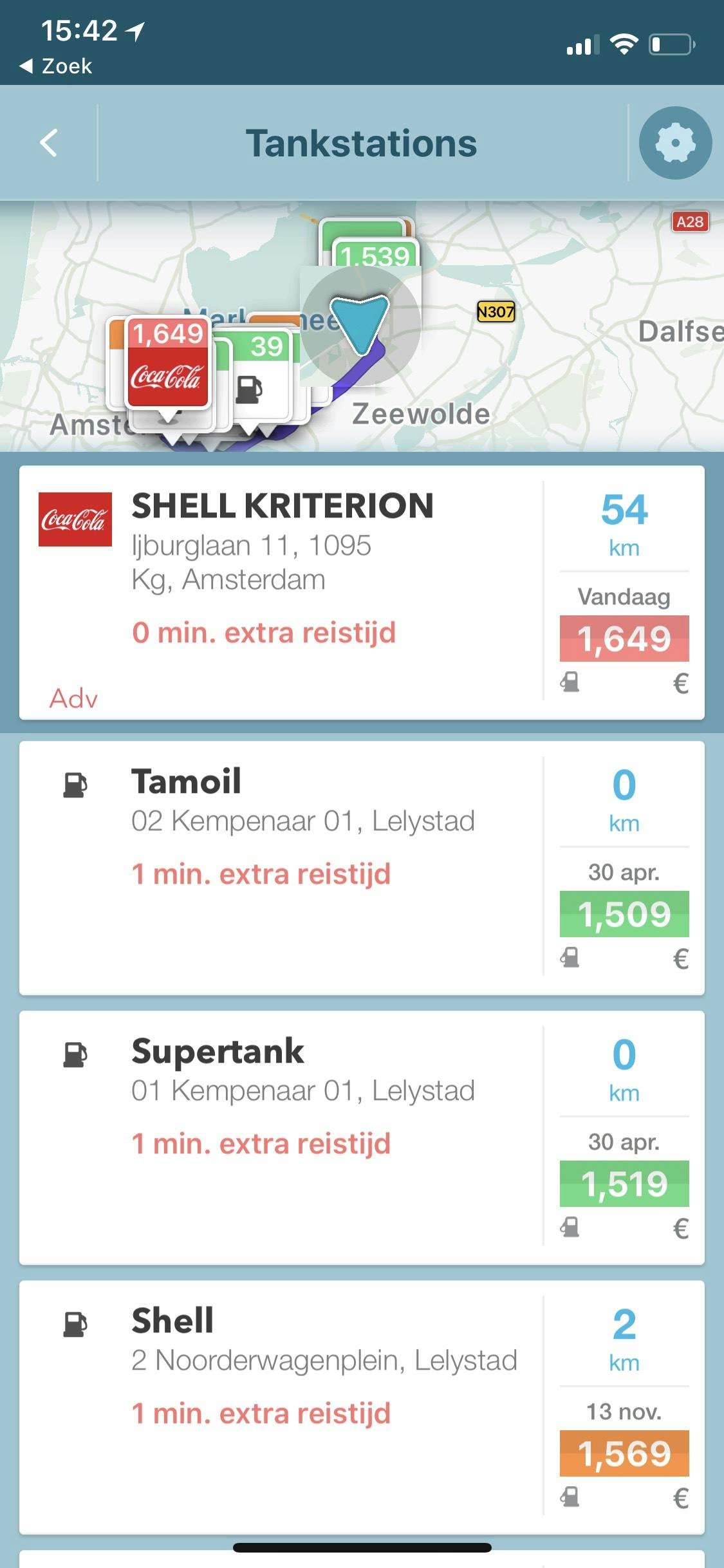 Tip 08 Het sociale aspect kan je ook geld besparen: gebruikers kunnen aangeven wat benzine bij de verschillende stations kost.