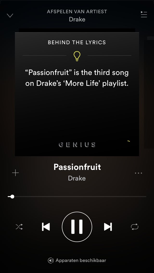 Het geeft achtergrondinformatie en songteksten weer.