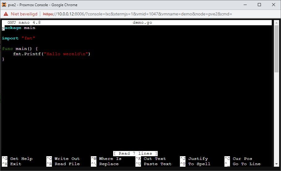 Met een teksteditor maken we een eenvoudig programma in Go.