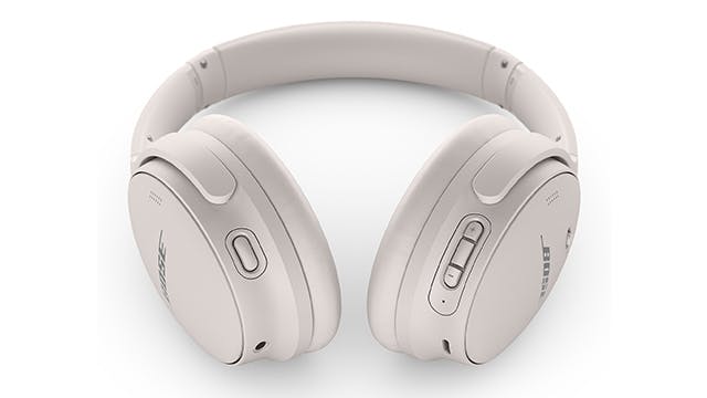 Op de linker oorschelp zit een knop om de noice-cancelling te schakelen. Rechts zitten de knoppen om muziek en telefoontjes te bedienen.