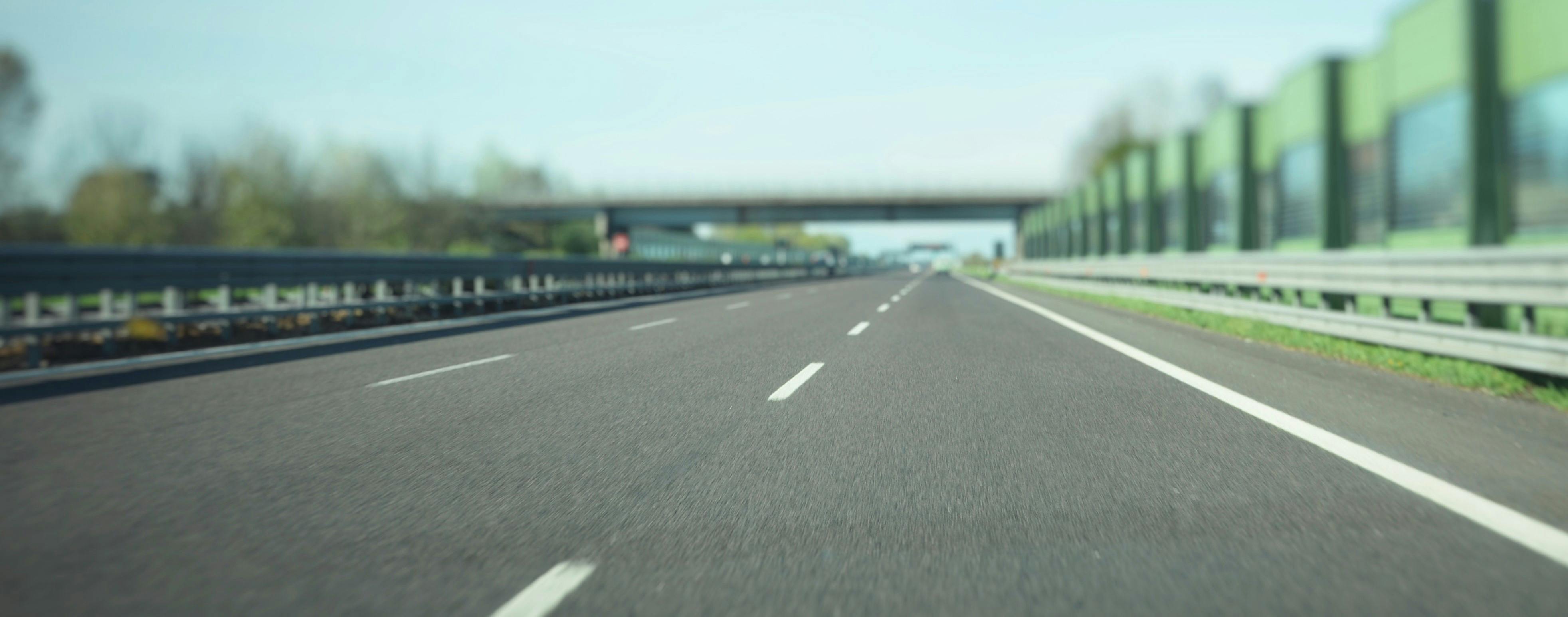 Verhoging brandstofaccijns en stijging ov-prijzen van de baan 