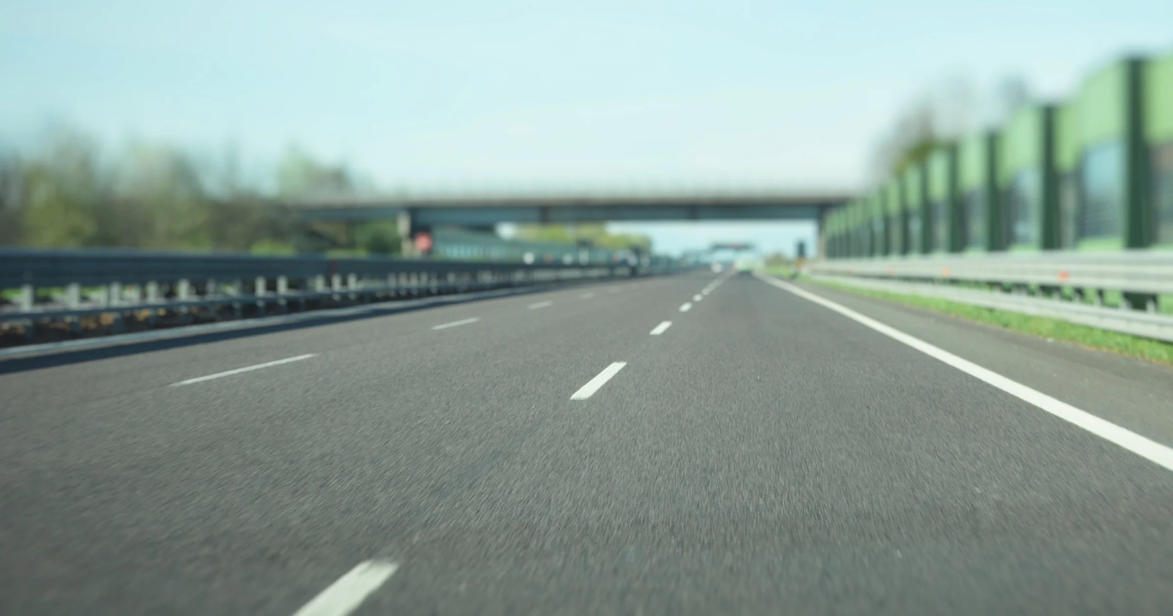 Verhoging brandstofaccijns en stijging ov-prijzen van de baan