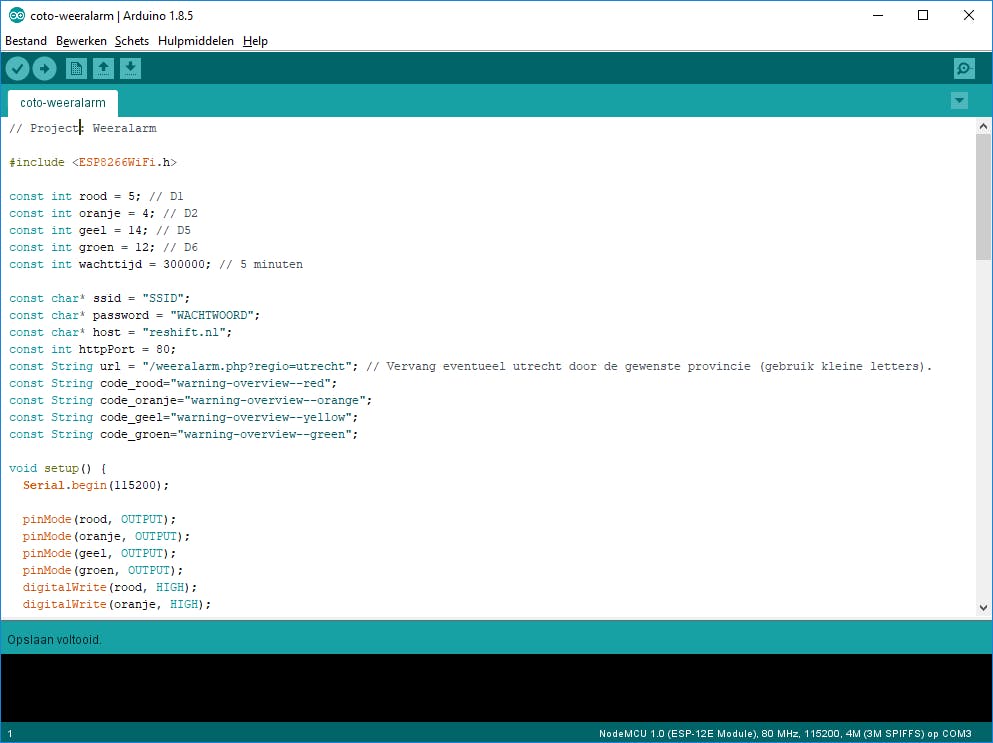 05 Je programmeert een Arduino via de ontwikkelomgeving, met de knopjes linksboven kun je de code controleren en uploaden.