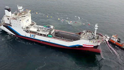 Kawasaki-tanker vervoert waterstof over zee