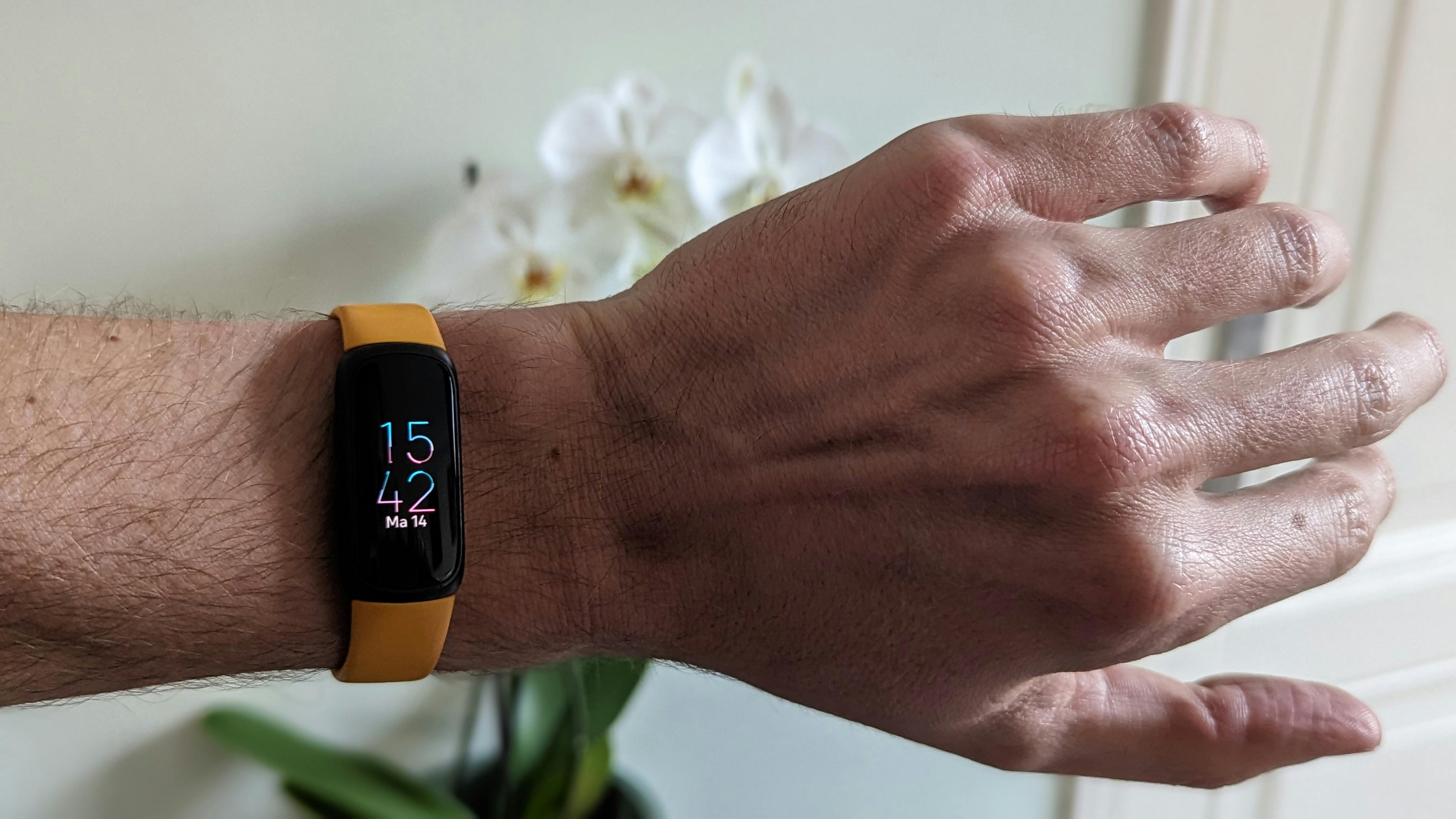 De Fitbit Inspire 3 beschikt over een always-on-scherm