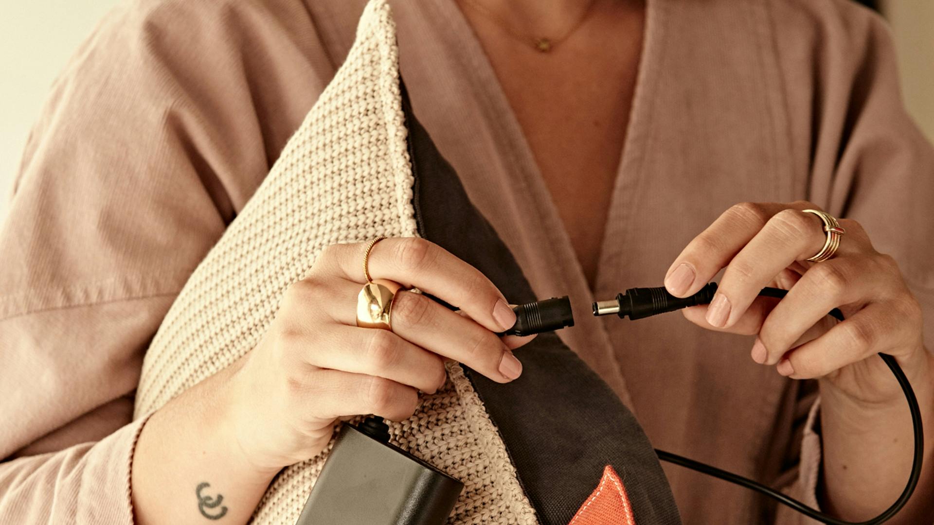 Handig: de nieuwste warmtekussens en -dekens zijn draadloos. | Beeld: Stoov