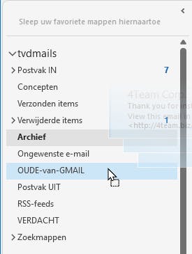 Je kunt je oude berichten (via IMAP of POP3) naar mailmappen in je nieuwe account kopiëren.