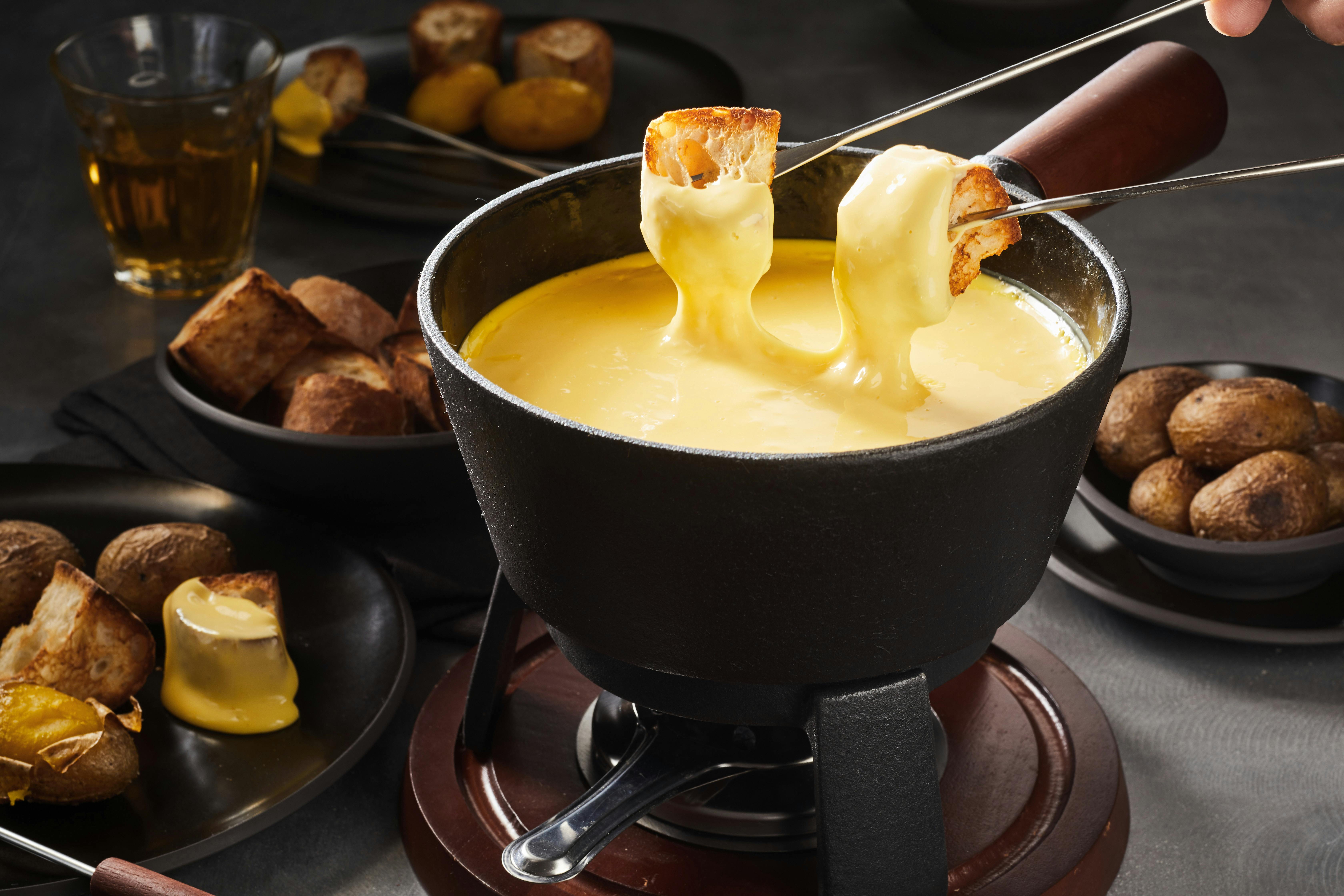 Kaasfondue met stokbrood