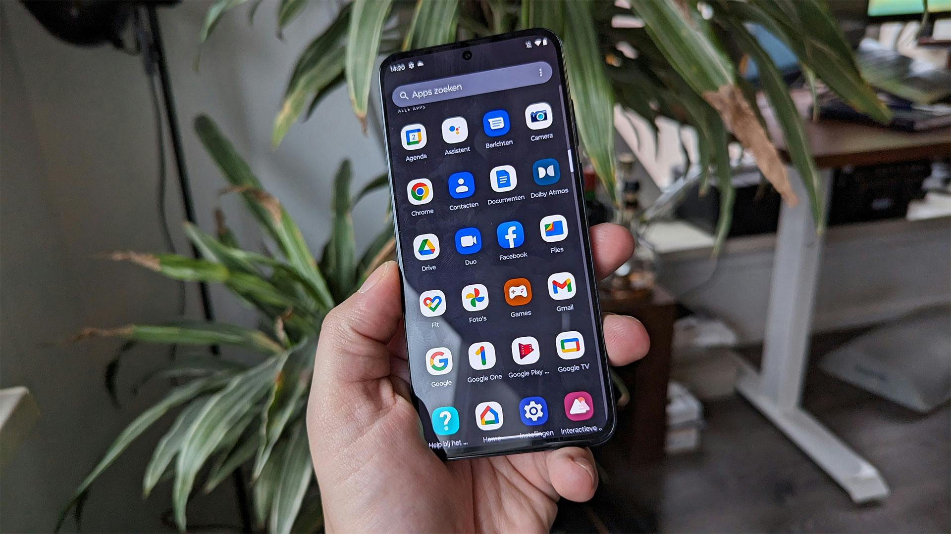 Er staan al wat apps op het toestel. | Foto: Wesley Akkerman