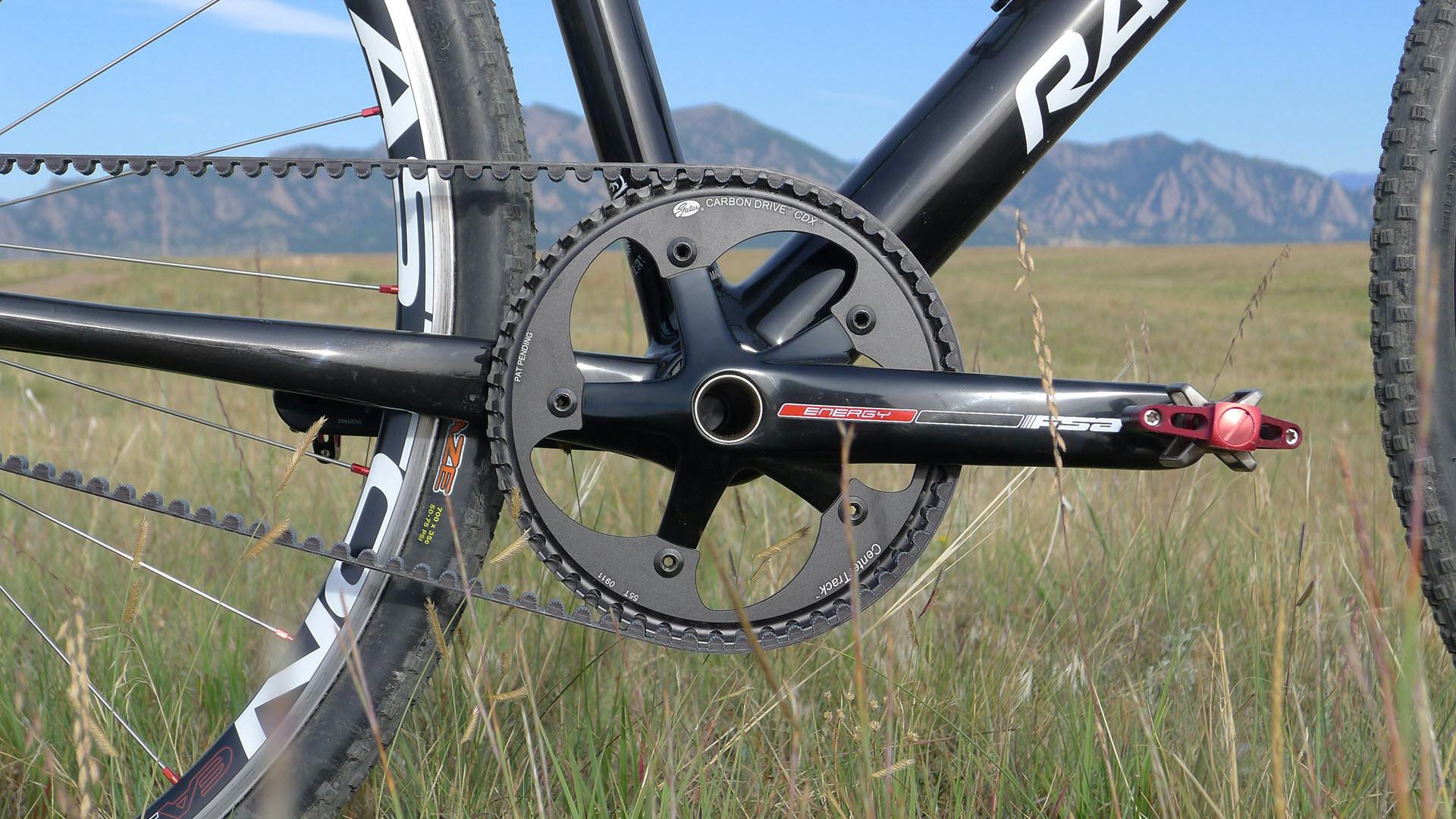 Een (elektrische) fiets met een gewone ketting óf riem, wat is beter?