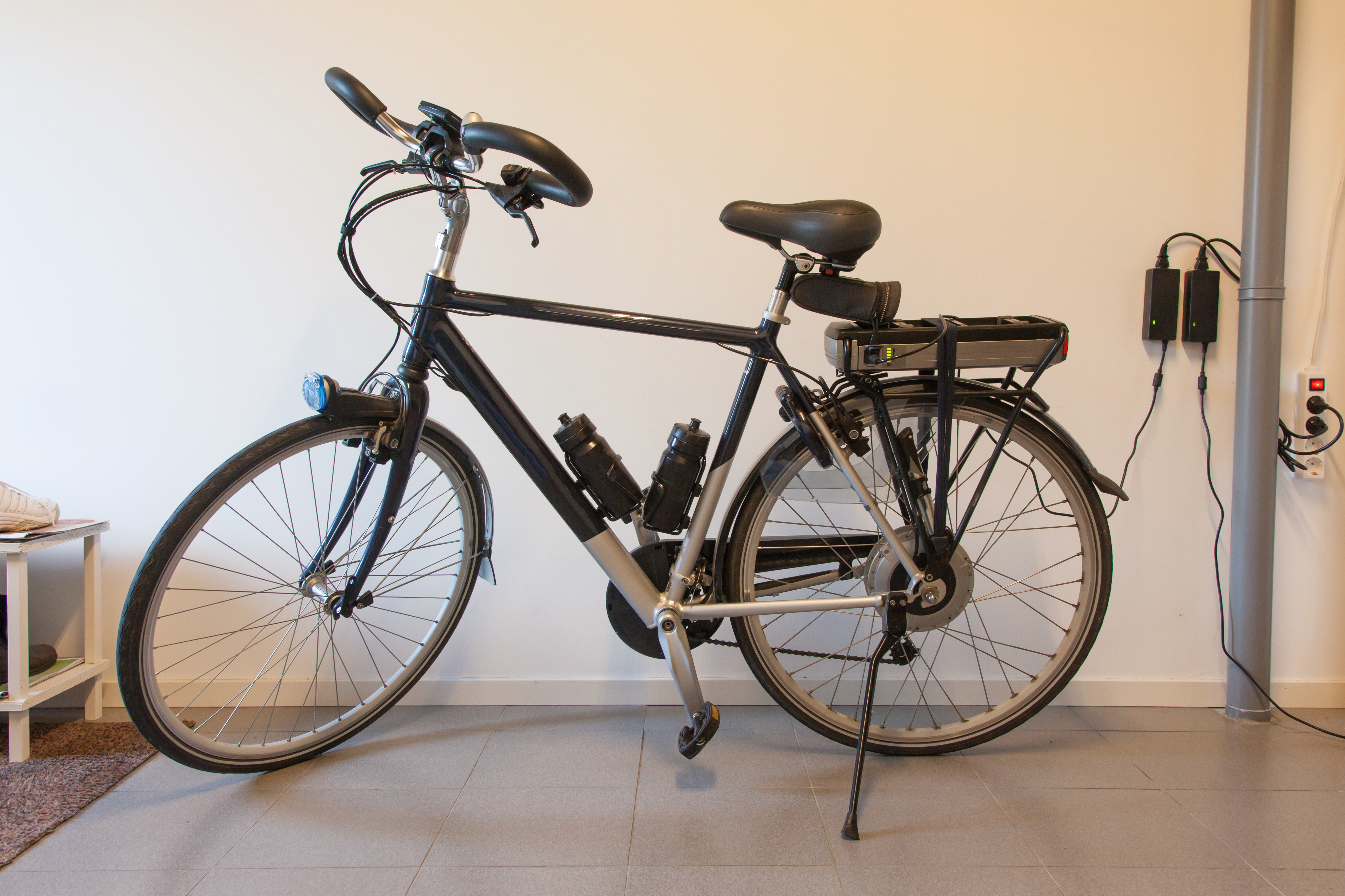 Verenigen Kers Adverteerder Je e-bike veilig opladen: zo doe je dat | ID.nl
