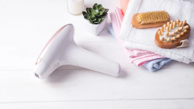 Ontharen in een dure salon? Welnee: met IPL doe je het gewoon thuis!