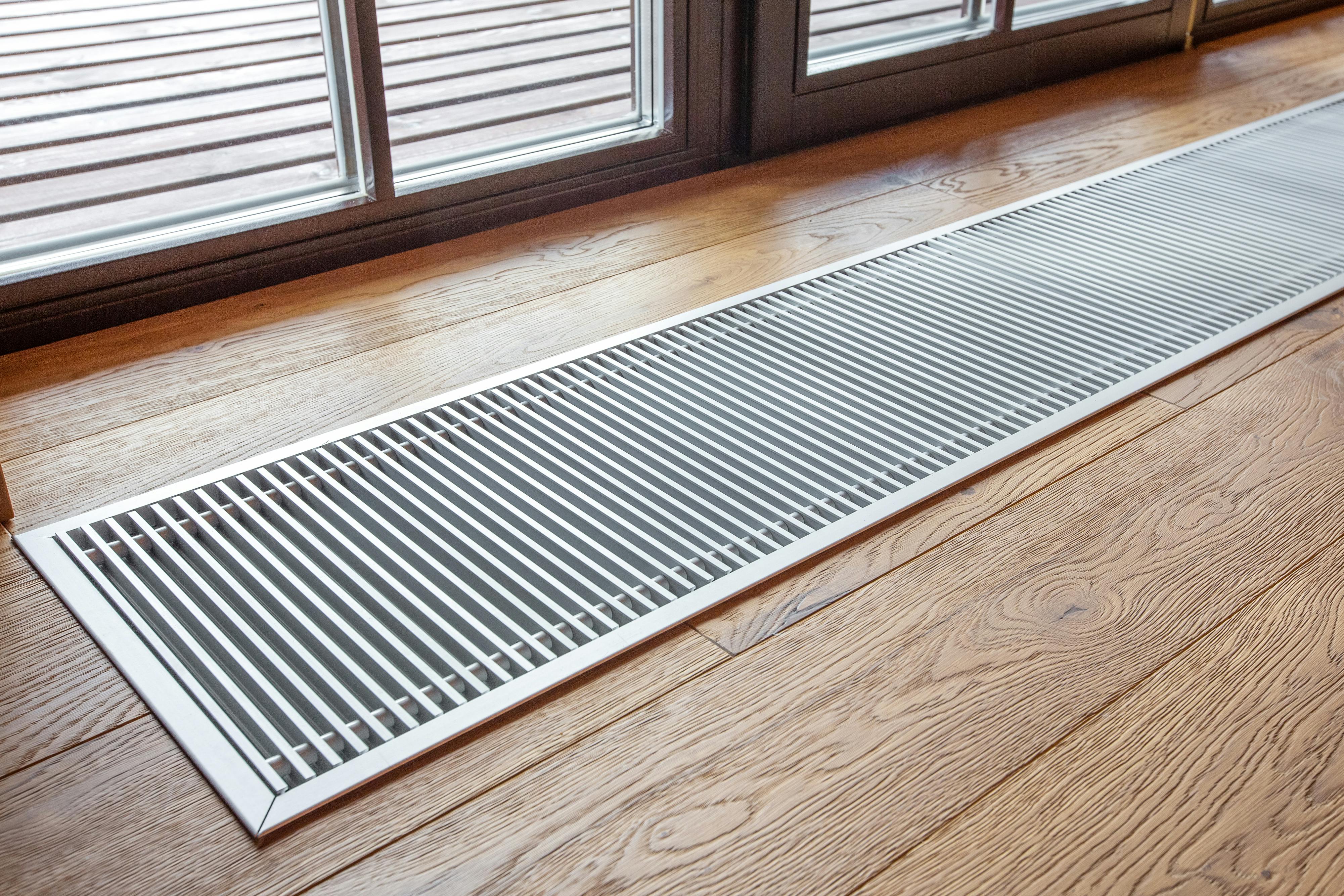 Vaak plaatst men een convectorpunt bij ramen.