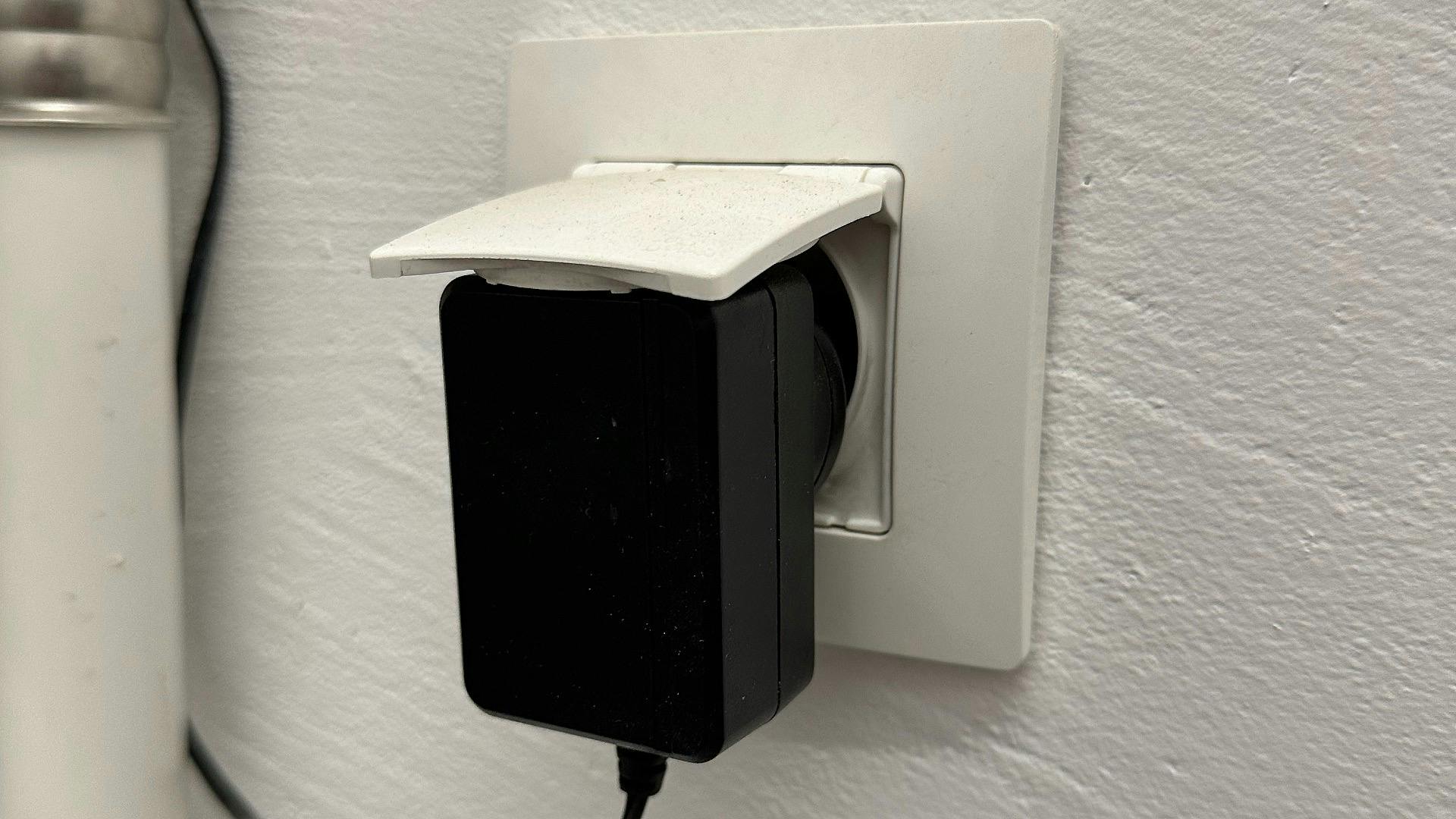 Netadapter waterontharder in stopcontact