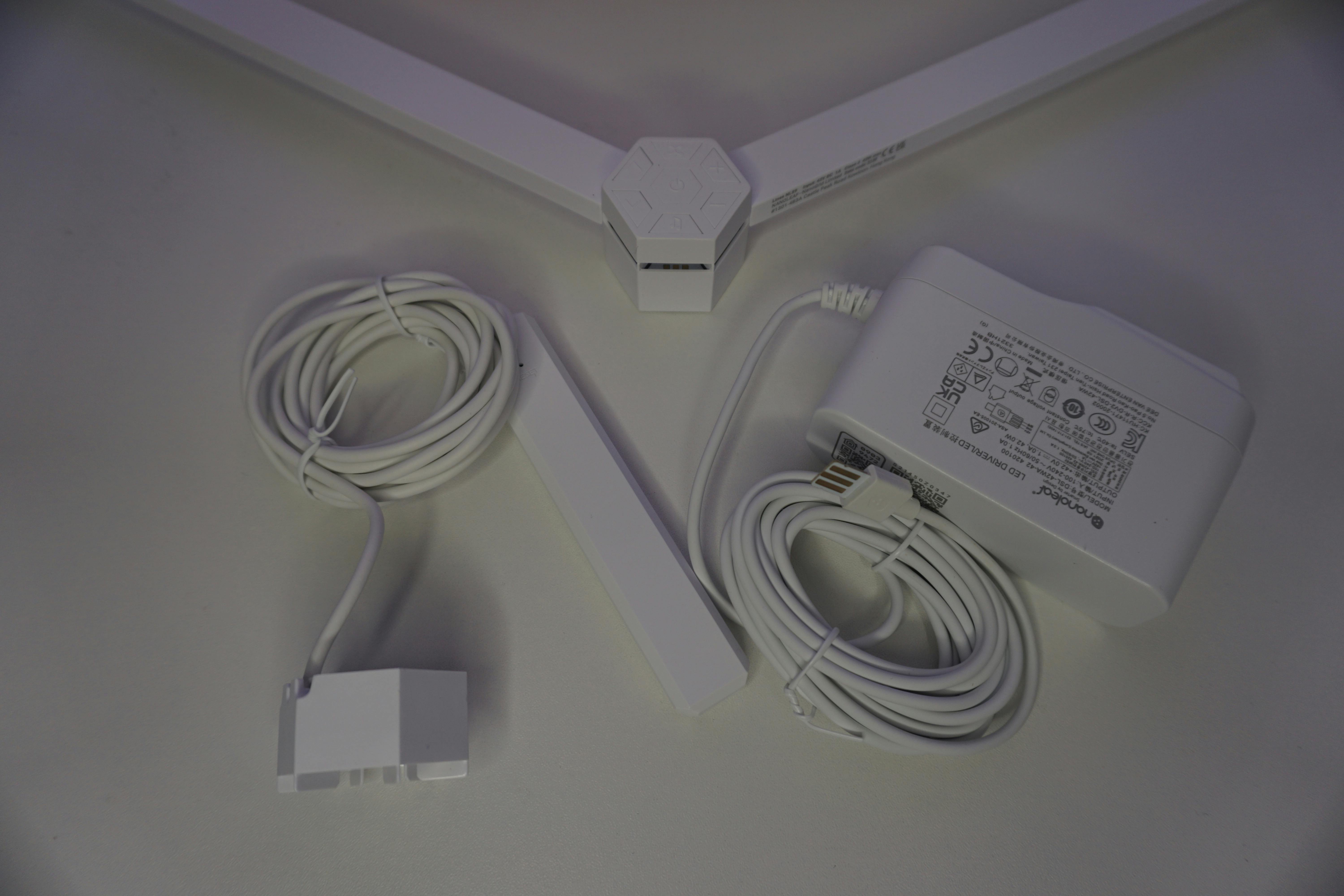 De kabels aan de processor en de adapter zijn twee meter lang.