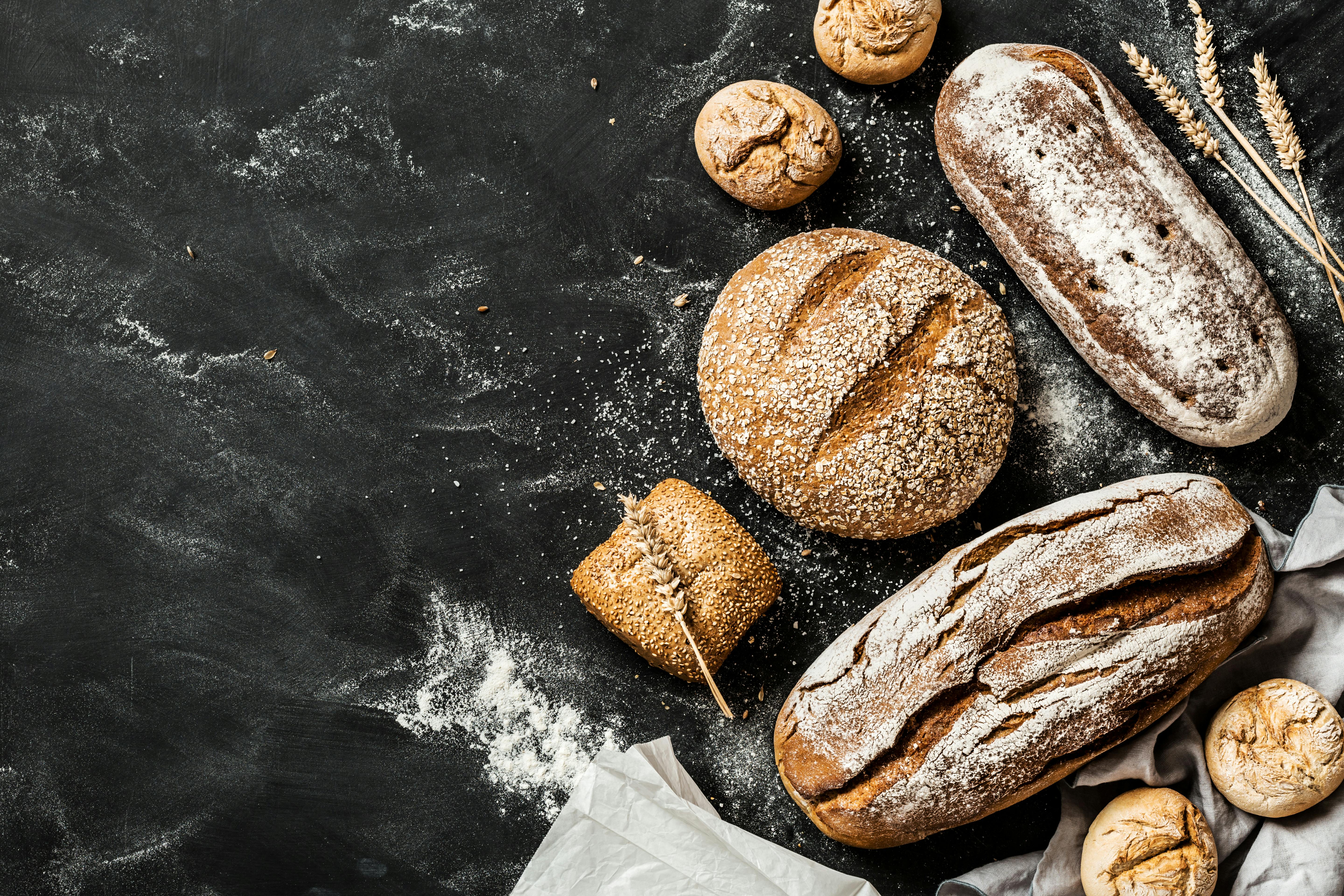 In de oven, broodbakmachine of airfryer(!): zelf brood bakken is makkelijker dan je denkt