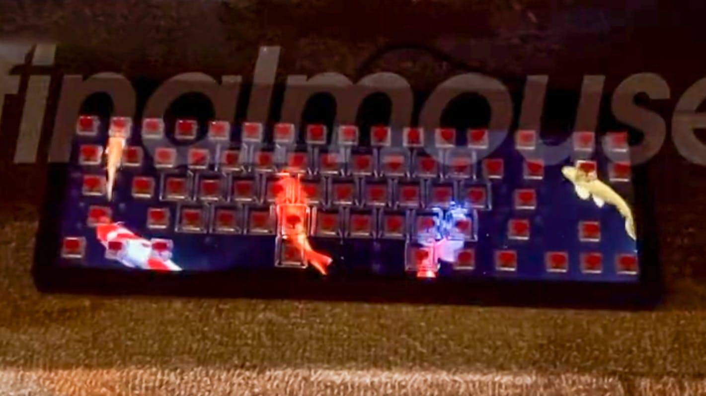 Screenshot van een gelekte video van Finalmouse' eerste mechanische toetsenbord, waarin klaarblijkelijk een interactief scherm verwerkt is.