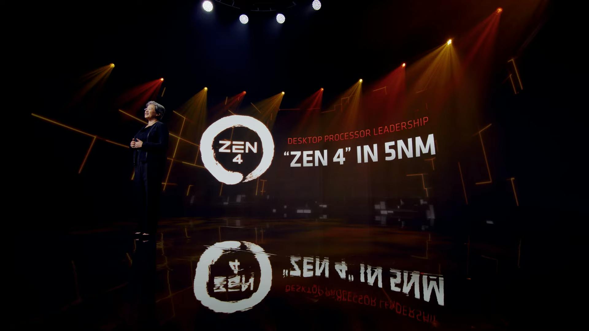 Screenshot van een AMD-presentatie met Dr. Lisa Su en een teaser van de eerste Zen 4-cpu (Ryzen 7000) op 5 nm procedés.