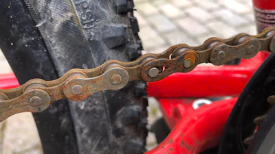 Zo verwijder je roest van de fietsketting