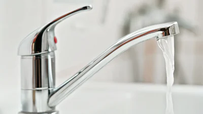 Zo krijg je roestvrijstalen en chromen kranen weer schoon en glanzend!