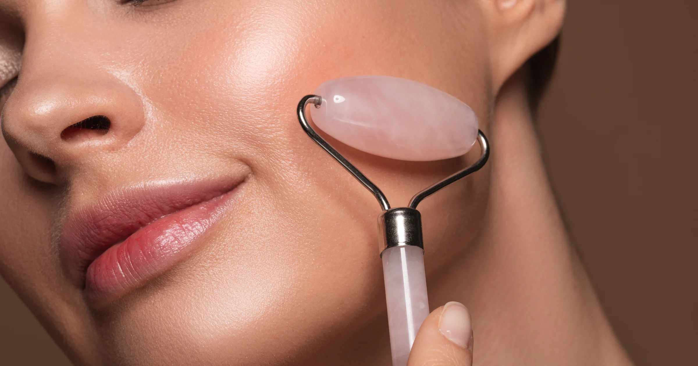 Verzorg je huid met gezichtsmassage! Voordelen en handige hulpjes