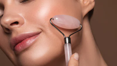 Verzorg je huid met gezichtsmassage! Voordelen en handige hulpjes