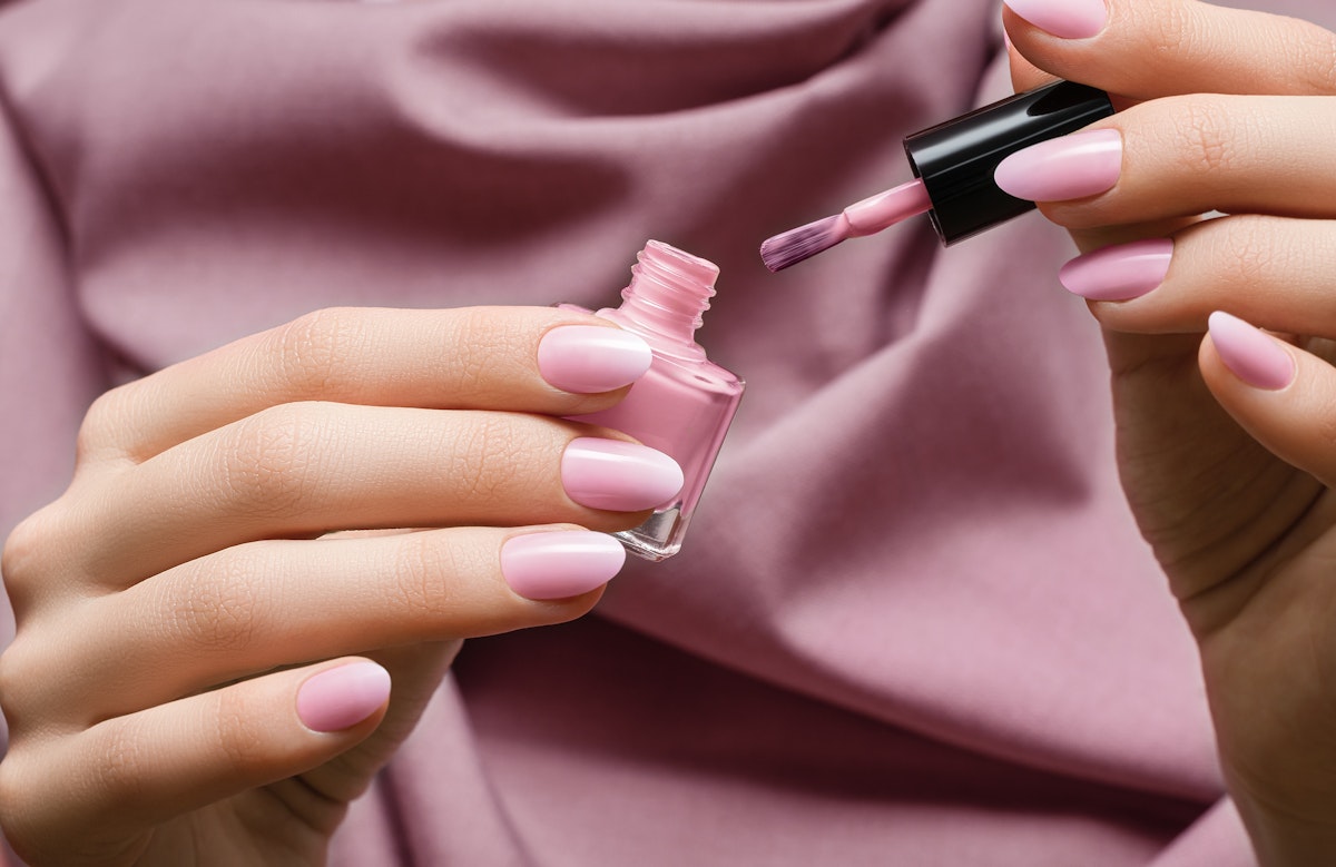 Thuis je nagels lakken met gellak? Zo doe je dat! ID.nl