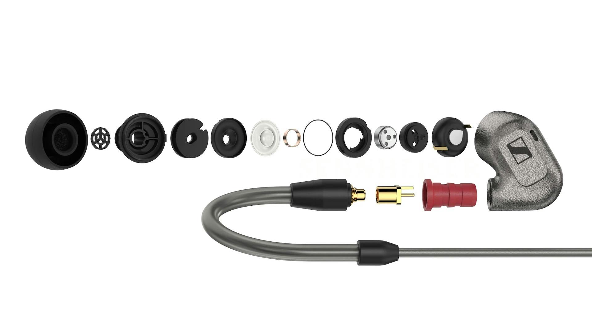 Een IE600 van Sennheiser met al zijn onderdelen.