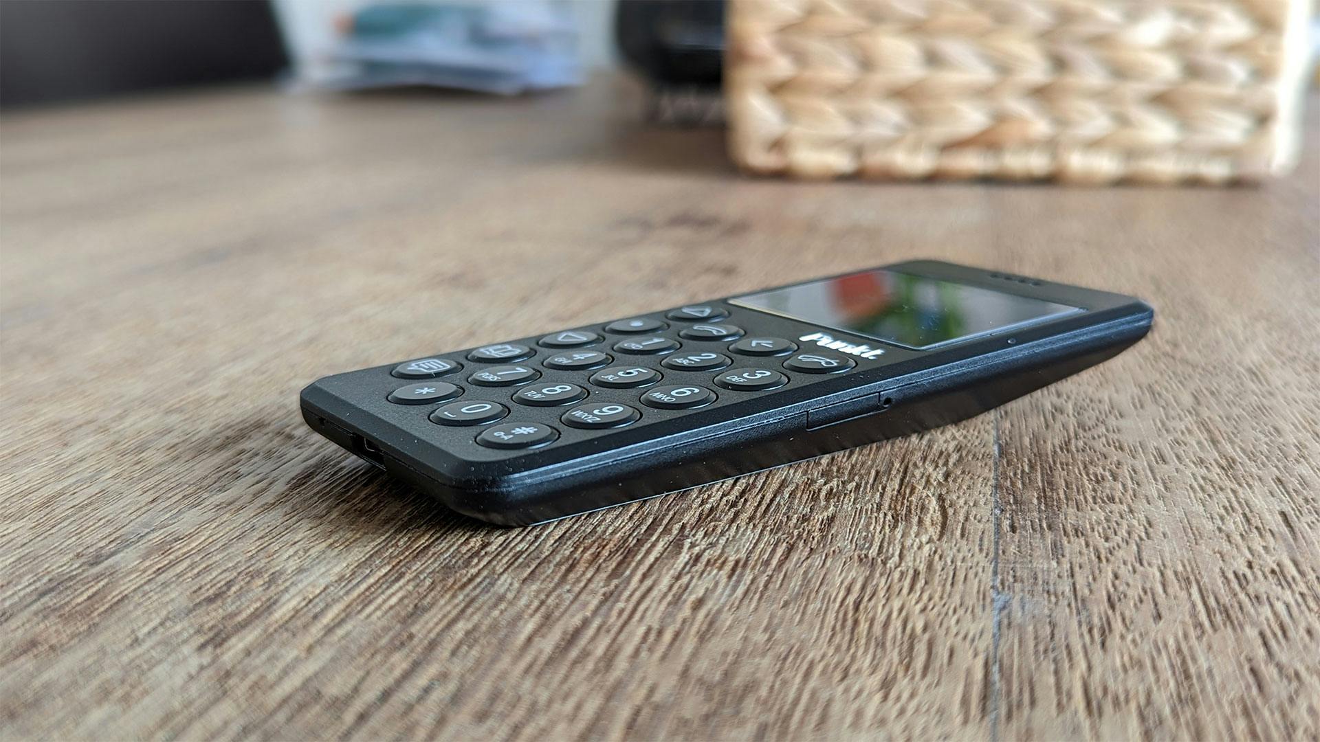 De Punkt-telefoon doet denken aan een DECT-telefoon.