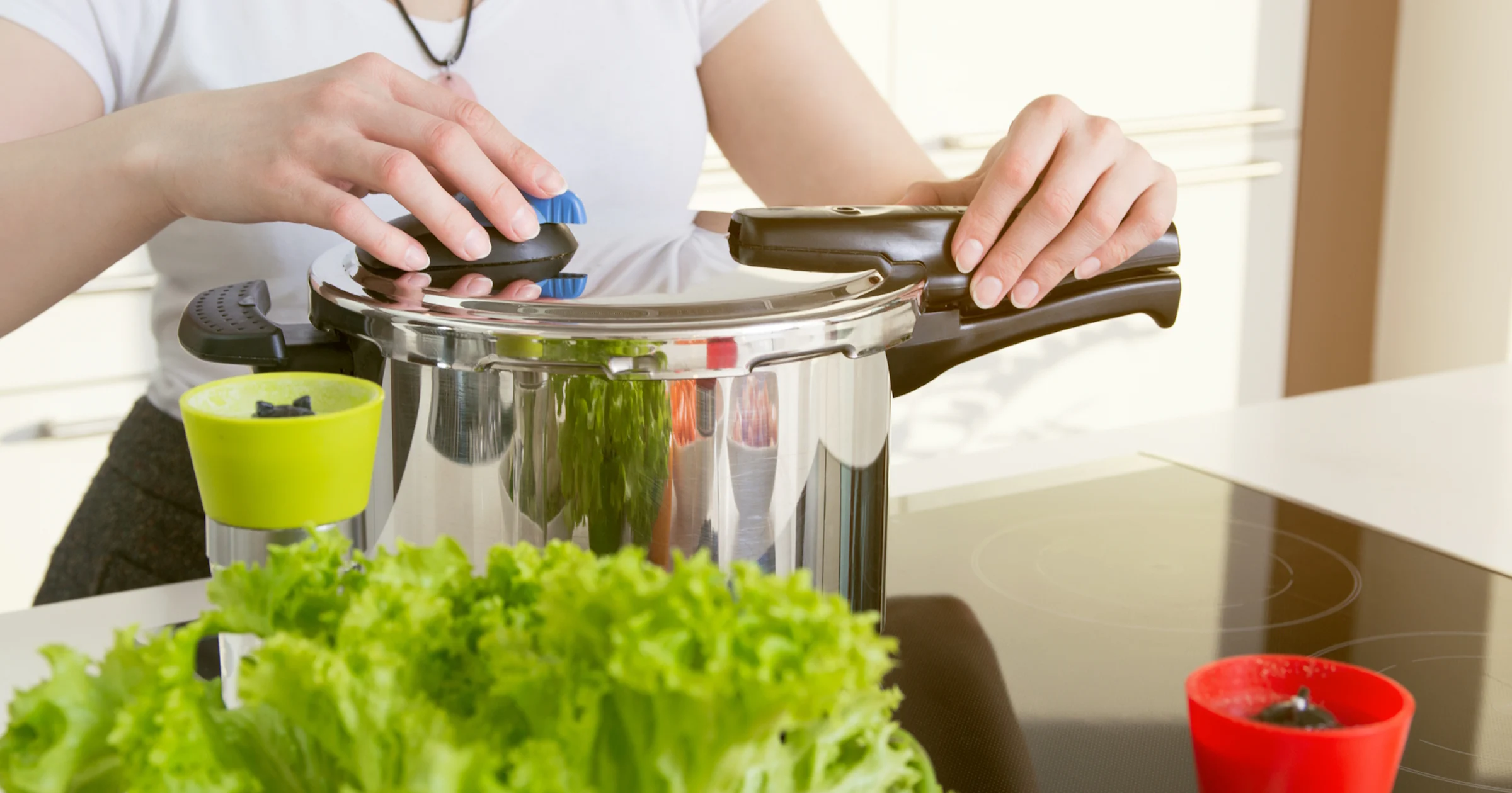 Razendsnel wat lekkers op tafel! Ontdek de voor- en nadelen van de snelkookpan