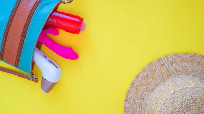 Op vakantie? Zo neem je je sextoys discreet mee (óók in het vliegtuig!)