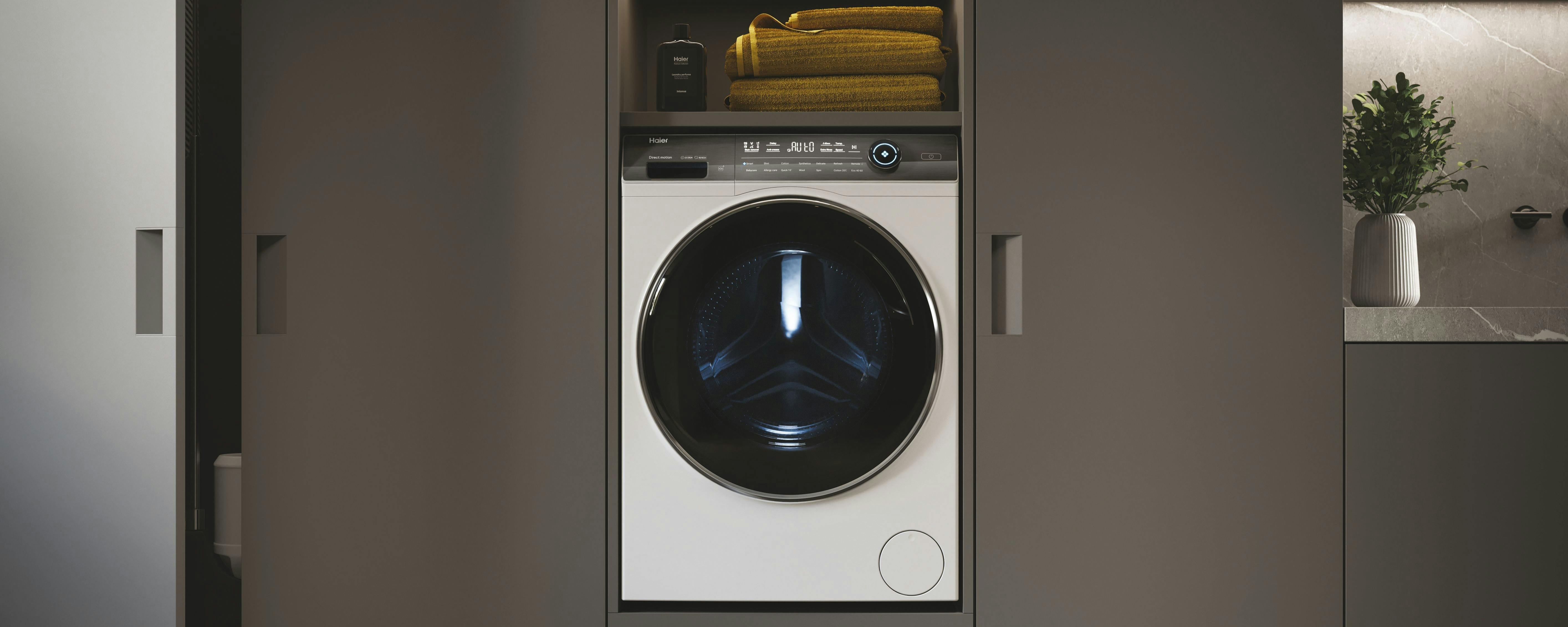 De Haier HW90-B14959U1 wasmachine verwerkt in een kast