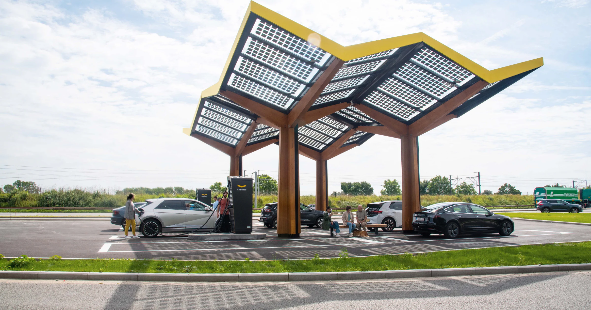 Kabinet verlengt belastingvoordeel voor elektrische auto's, maar nadeel voor hybride rijders