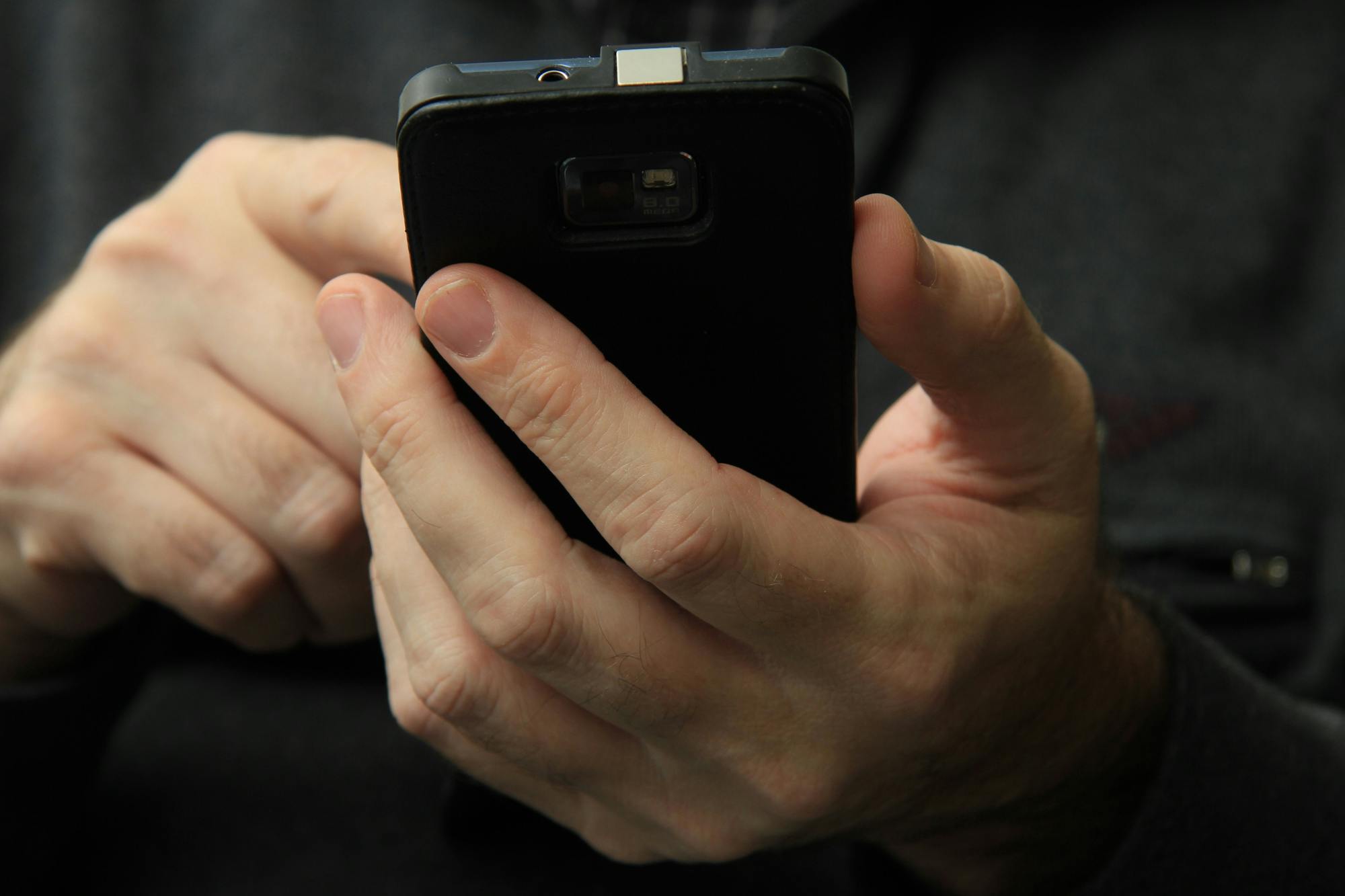 Smartphones krijgen ingebouwde simkaart