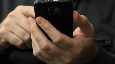 Smartphones krijgen ingebouwde simkaart