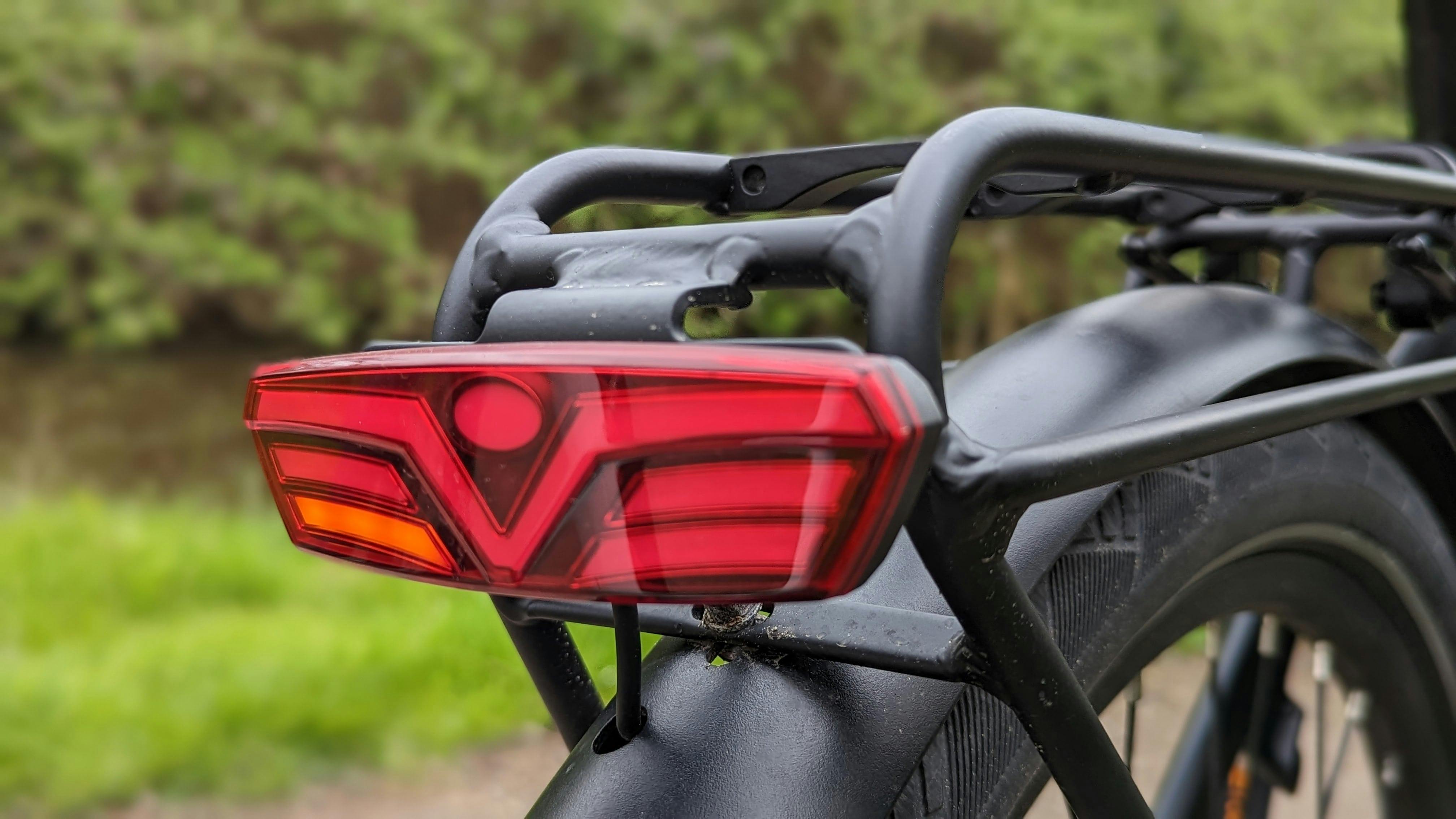 Een achterlicht met richtingaanwijzer ...