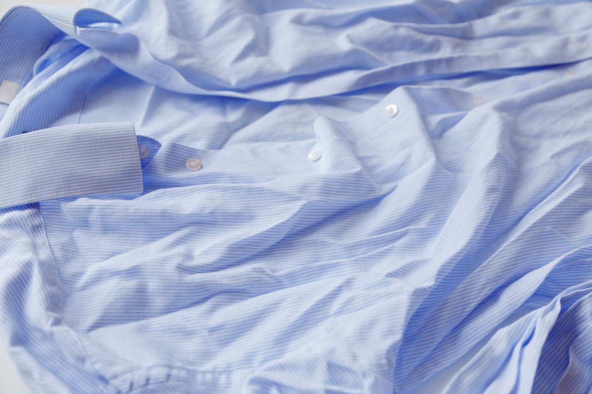 7x kreukels uit je kleding verwijderen zónder strijkijzer ID.nl