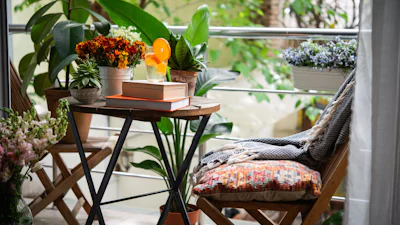 Met deze tips maak je het deze zomer extra gezellig op je balkon