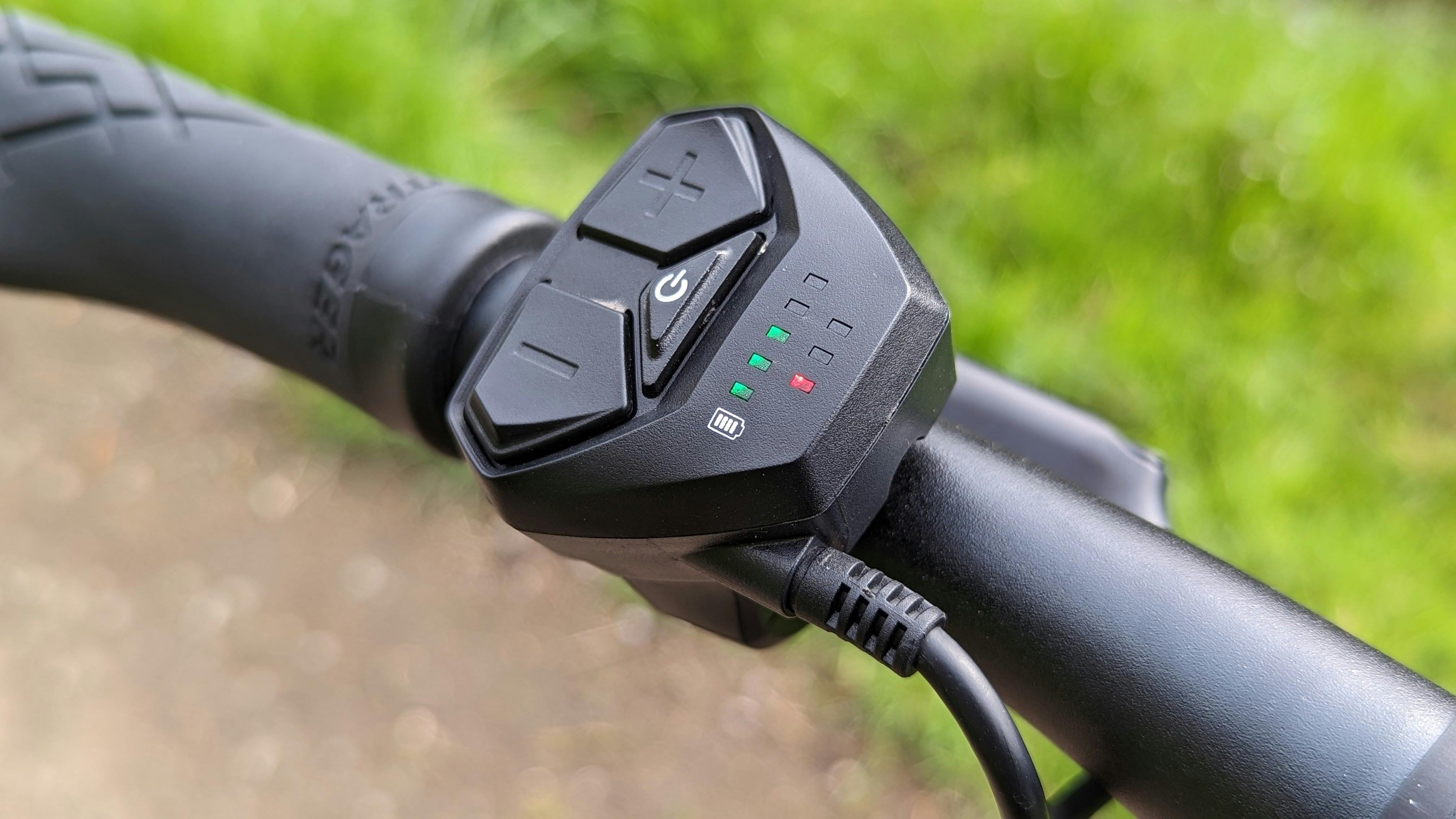 Toch zijn de bedieningsknoppen en accu-overzicht gewoon aanwezig.