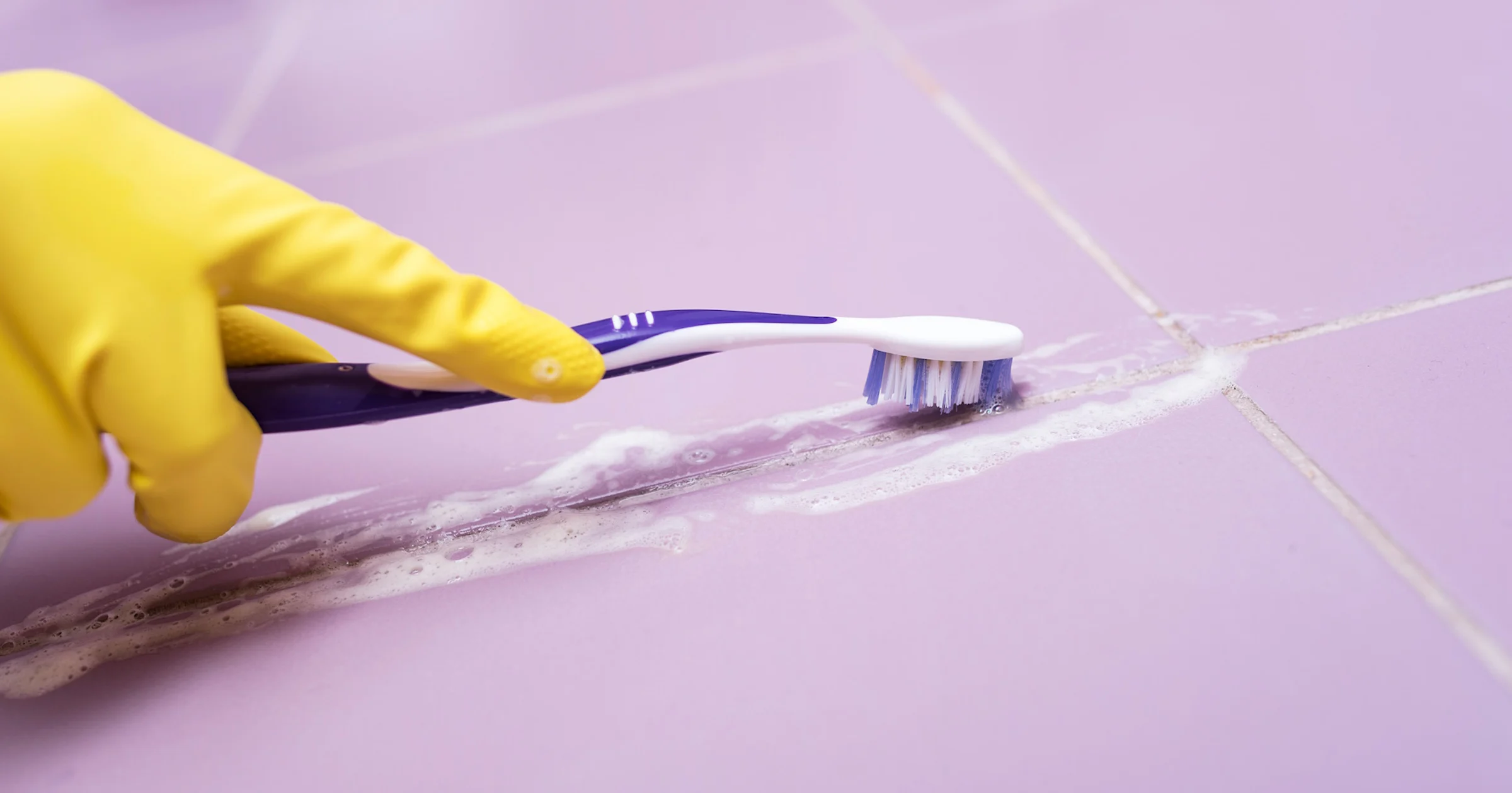 Van rotklus naar zo gepiept: zo krijg je vieze voegen weer schoon