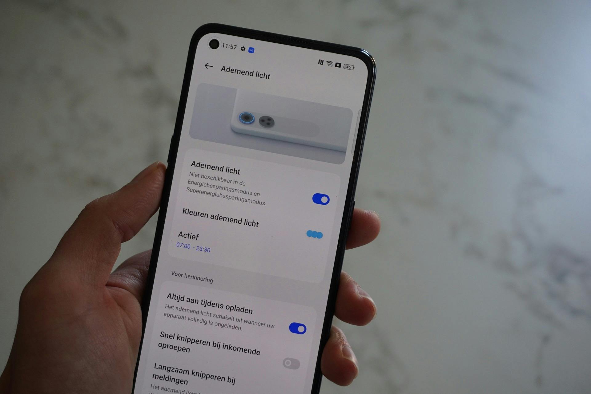 De ring rond een cameramodule kan oplichten