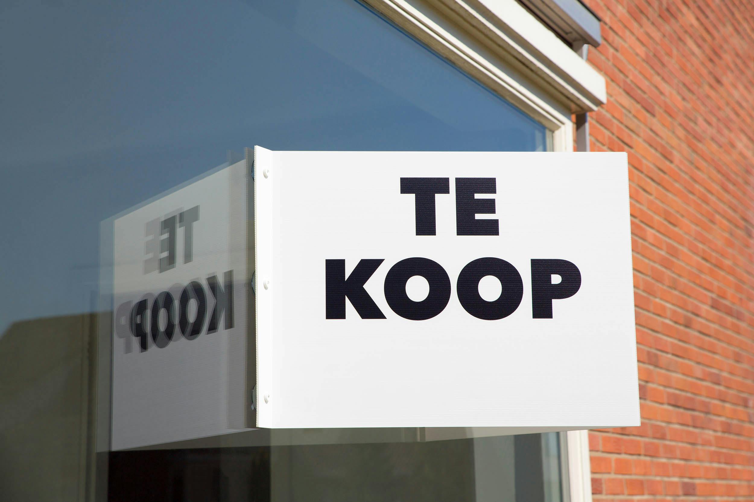 Te koop-bord op huis